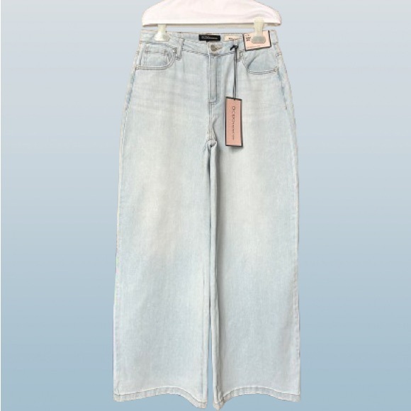 BCBG generation. Women blue jeans. Wide leg. Size 7/28. - Picture 2 of 11
